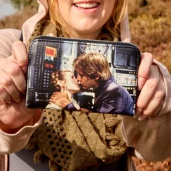 LOUNGEFLY Star Wars The Empire Strikes Back Final Frames Zip Around Wallet -Animation Bag Store Du3XL2clT9b1JVgcZNaNS8js9IxG4C9dy1d0uUPM